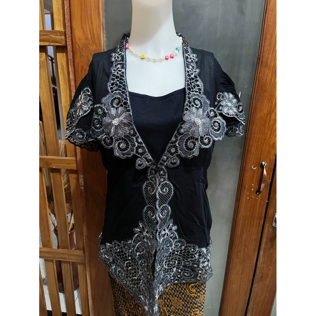 Kebaya Modern Hitam Brokat – Kebaya Outer Silver / Kutubaru Modern / Kebaya Wisuda & Kondangan Elega