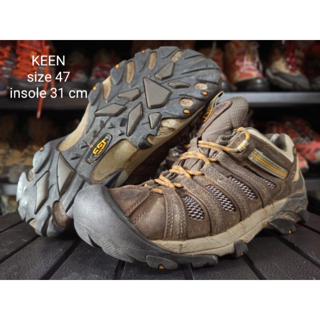 sepatu outdoor KEEN