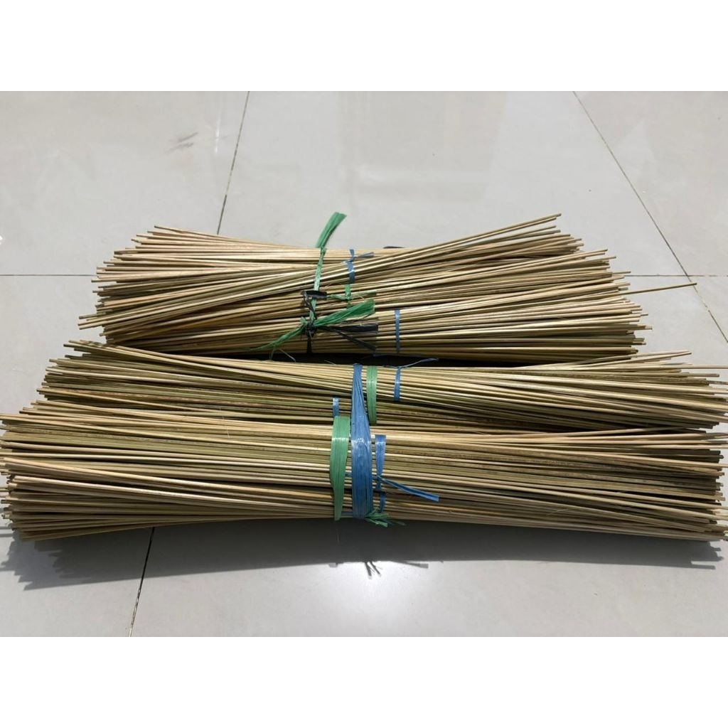 Bitingan bambu petung untuk bahan layangan aduan Sukhoi 49&57 || Bambu petung serutan