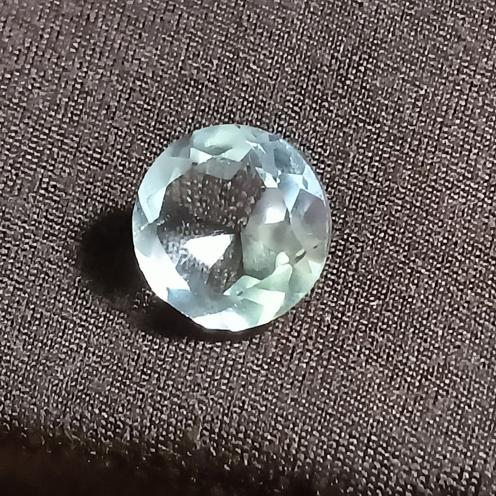 NATURAL ROCK CRYSTAL QUARTZ / KINYANG AIR / VVS ROUND CUTTING