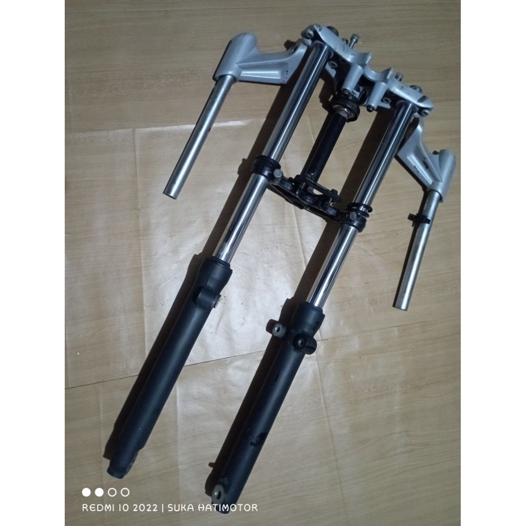 Shock Depan Bajaj. pulsar 135 Original.