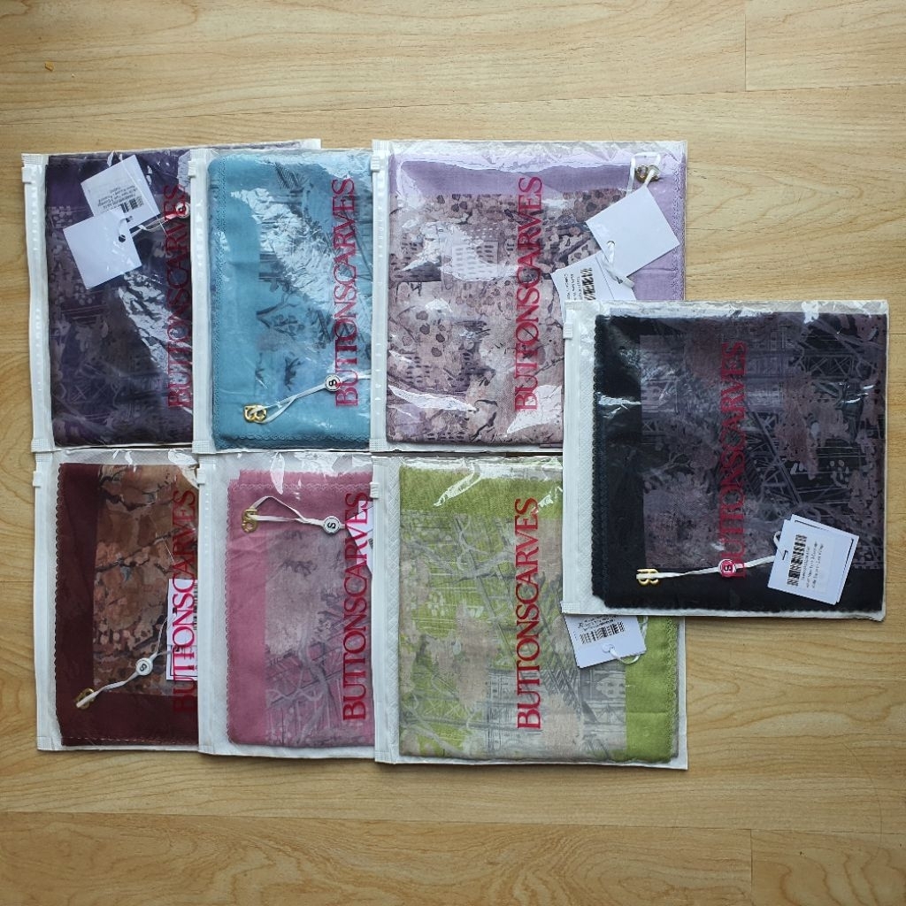 READY STOCK Buttonscarves New York Reborn Scarf Time Square Merah Broken White Voal Premium BS x All