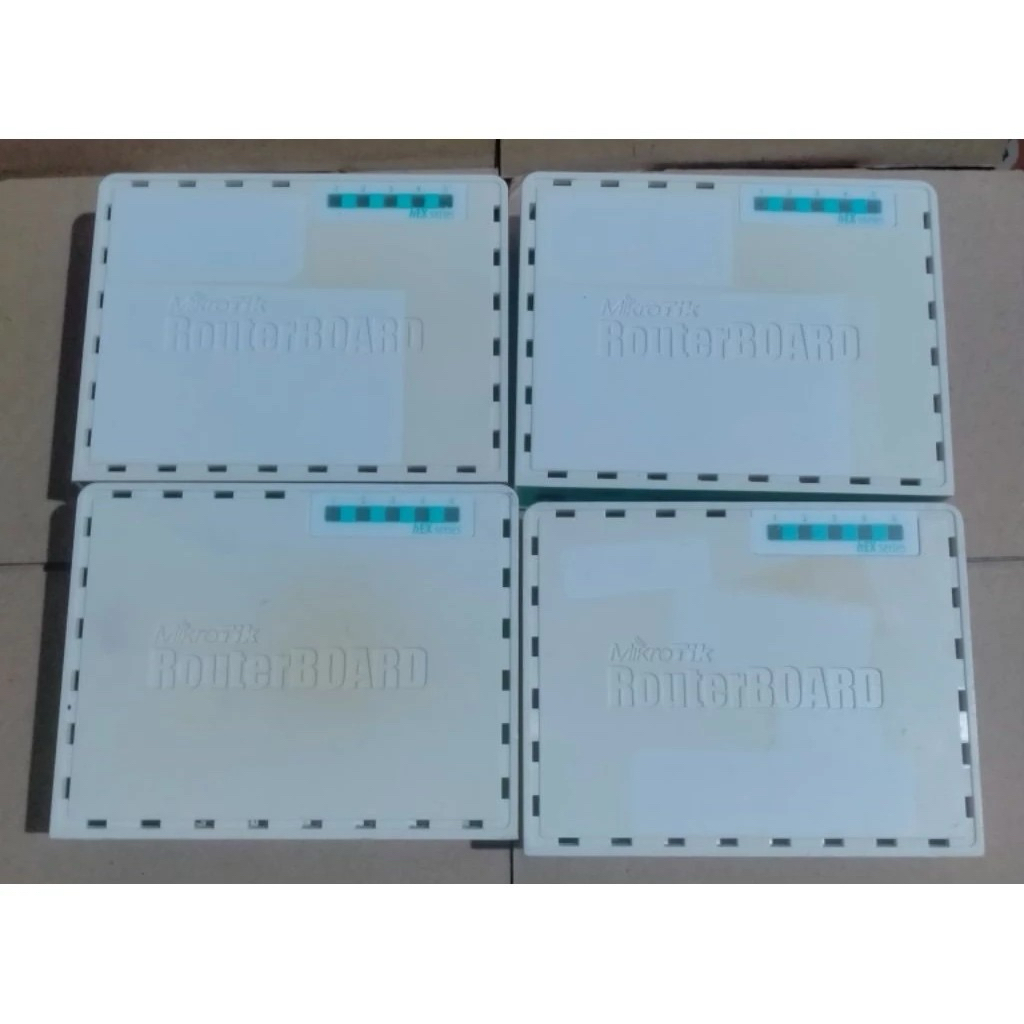 Mikrotik rb750gr3 MULUS SEPERTI BARU + ADAPTOR , rb750gr3 , rb750 gr3, gr3