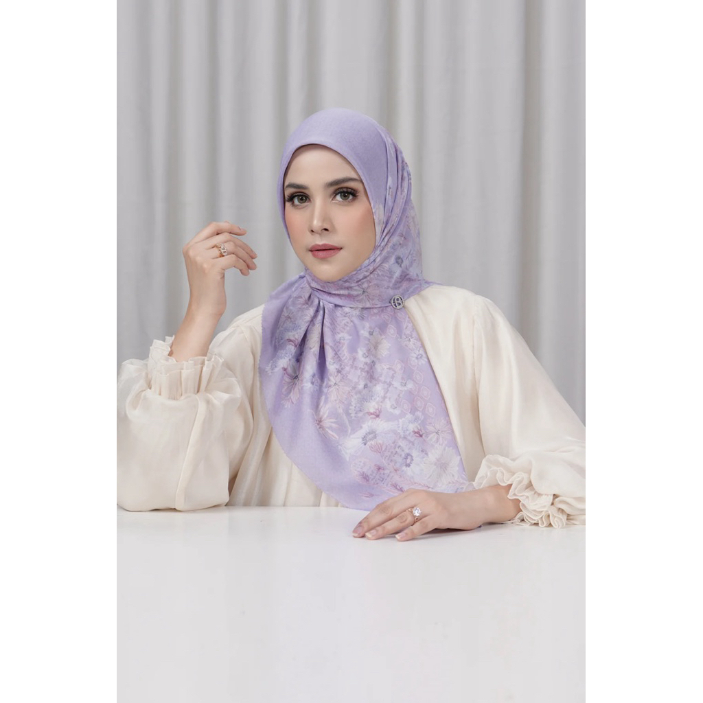 PRELOVED BUTTONSCARVES Floralis Square Series - Orchid