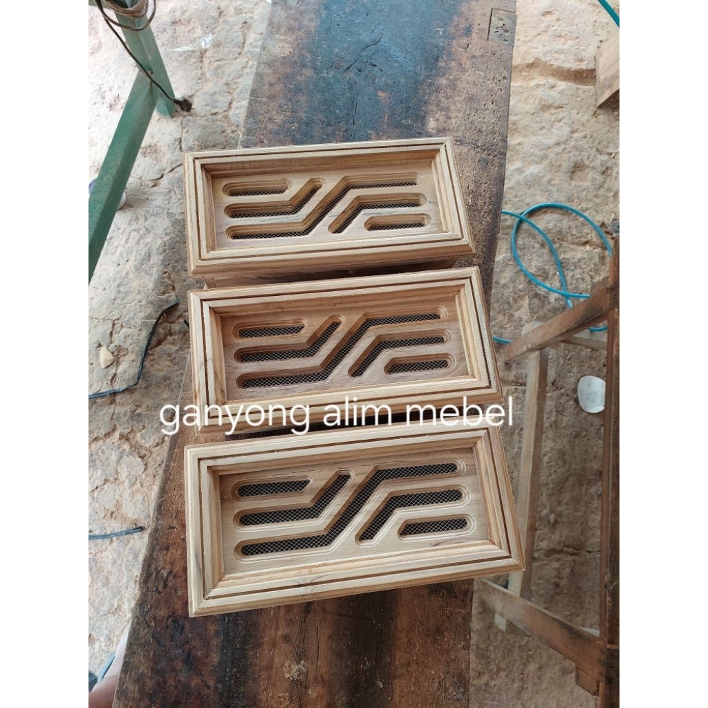 LOSTER VENTILASI KAYU JATI JEPARA Motif Minimalis S + KAWAT NYAMUK