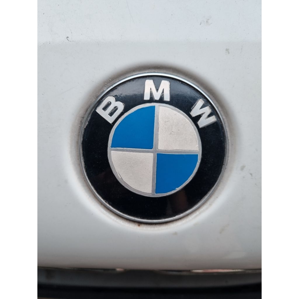 emblem kap mesin BMW E30
