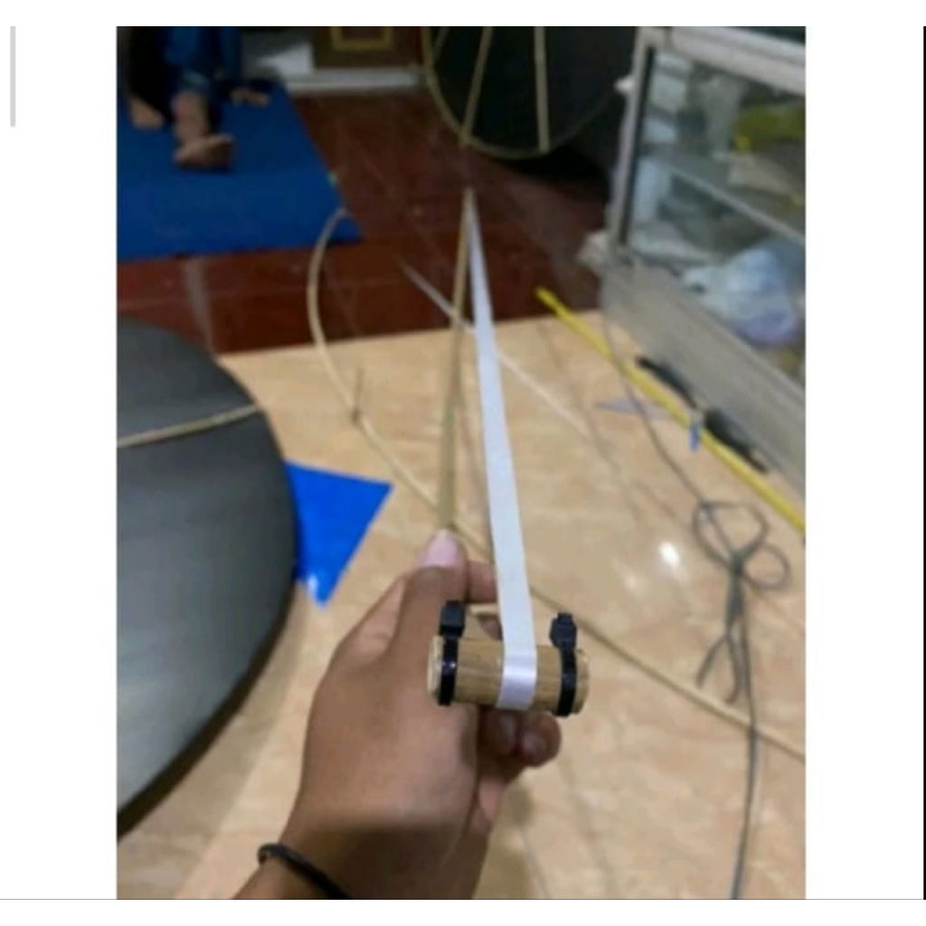 Senderan layangan gapangan tanpa tali pita