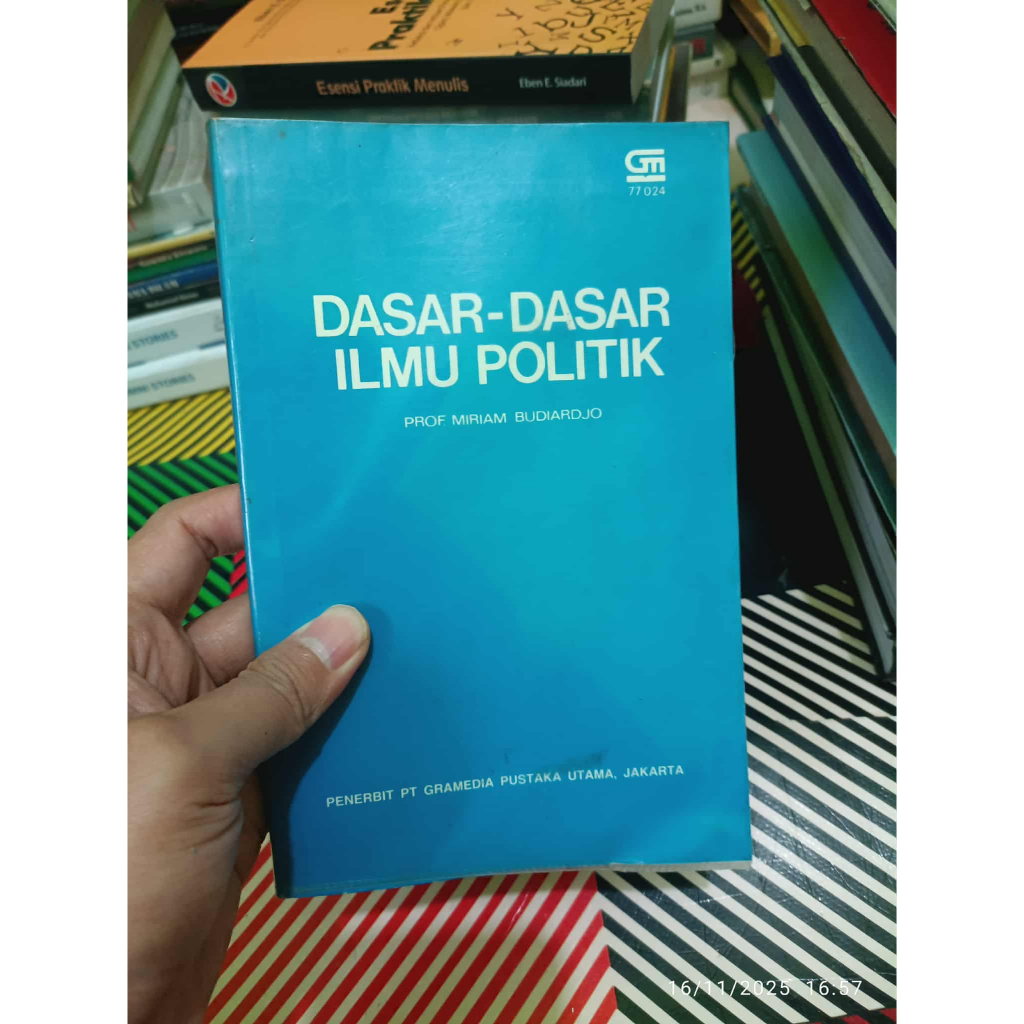 Dasar-Dasar Ilmu Politik