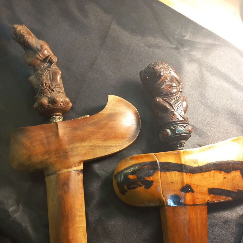 Keris Cakra Manggilan dan Bali sepuh