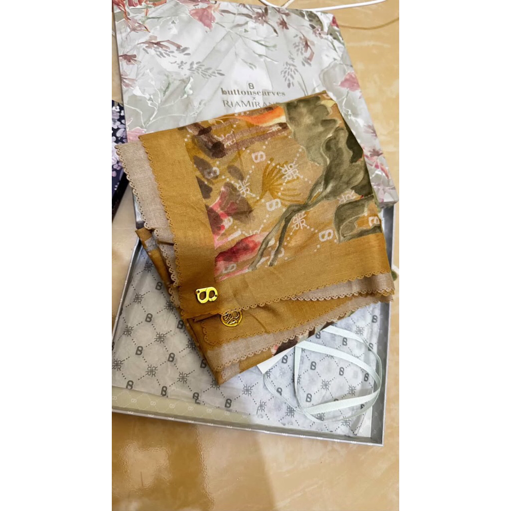 Buttonscraves xanadu honey