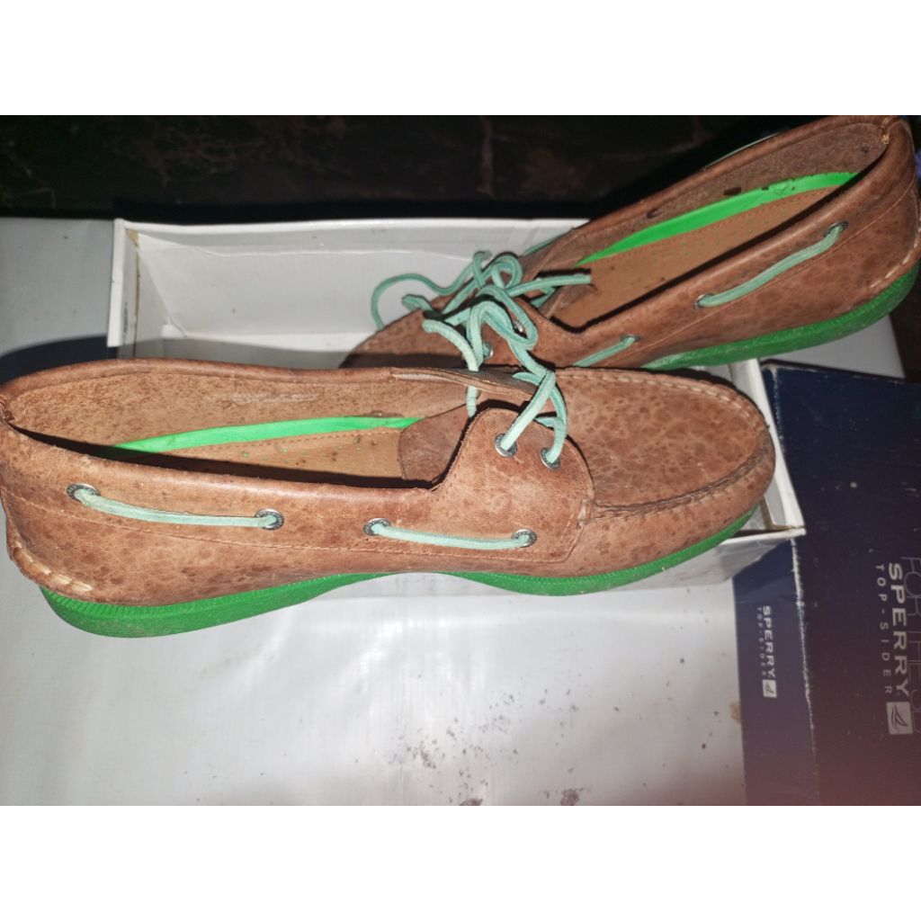 sepatu sperry