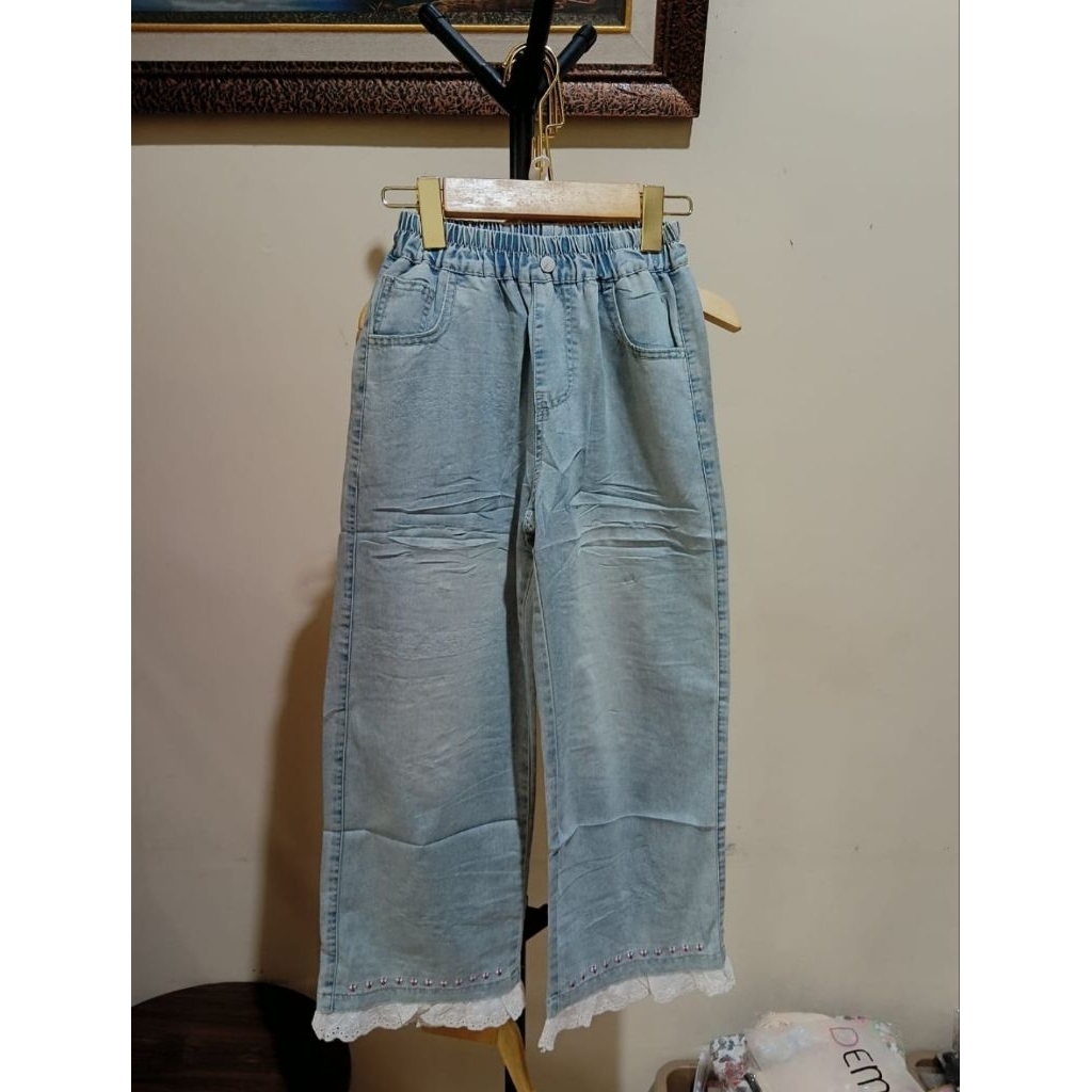 Celana Denim Bunga Bordir