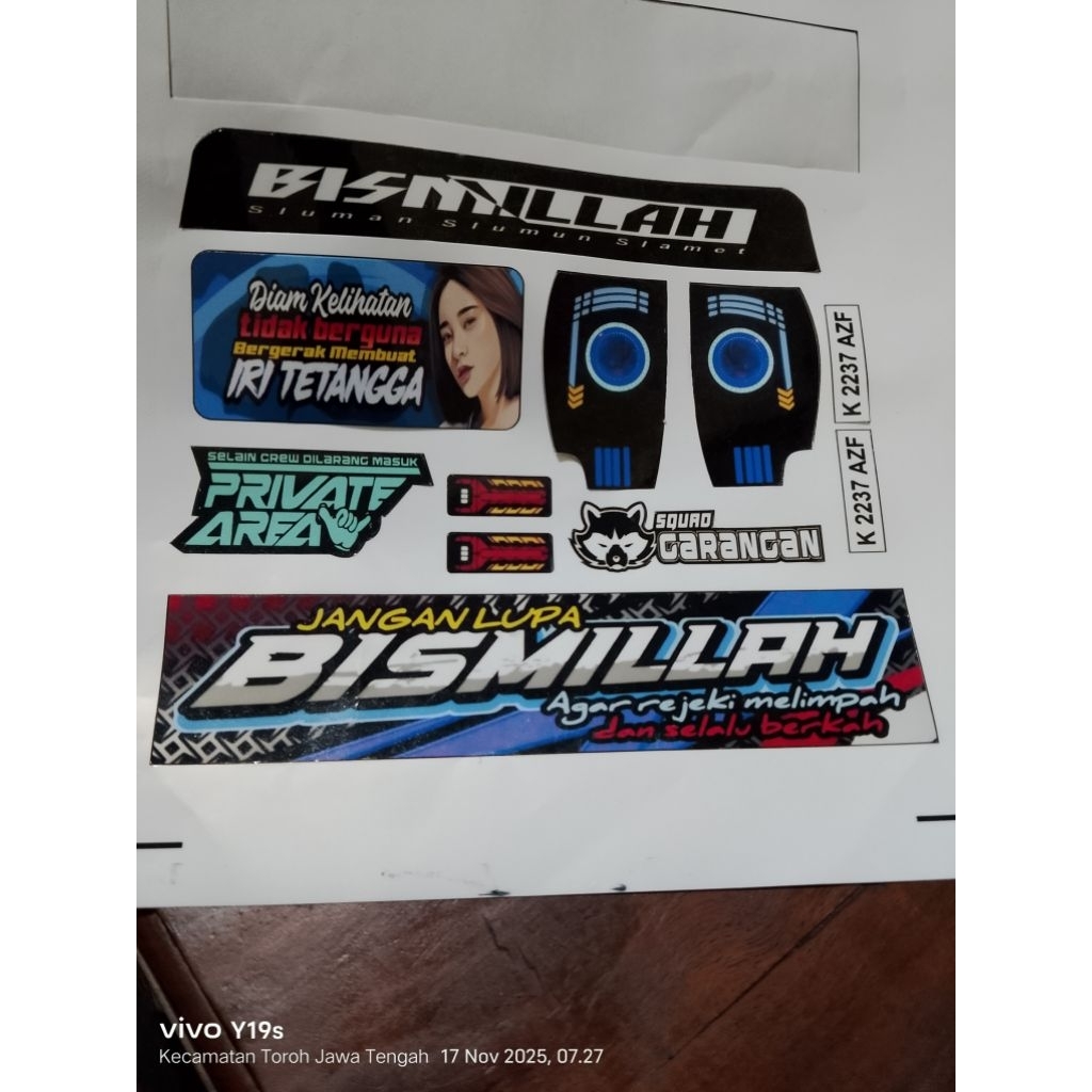 Stiker miniatur isuzu traga variasi (B) sudah di cutting sesuai pola