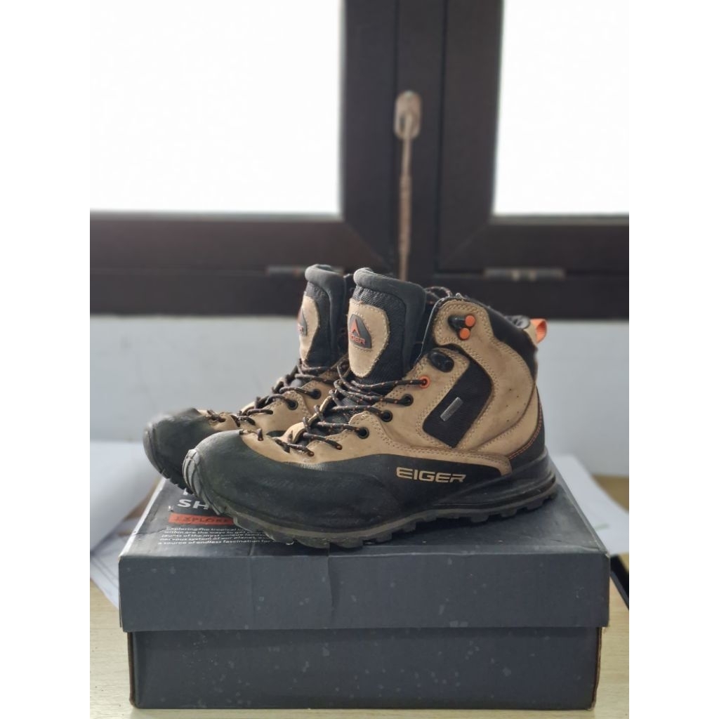 sepatu eiger