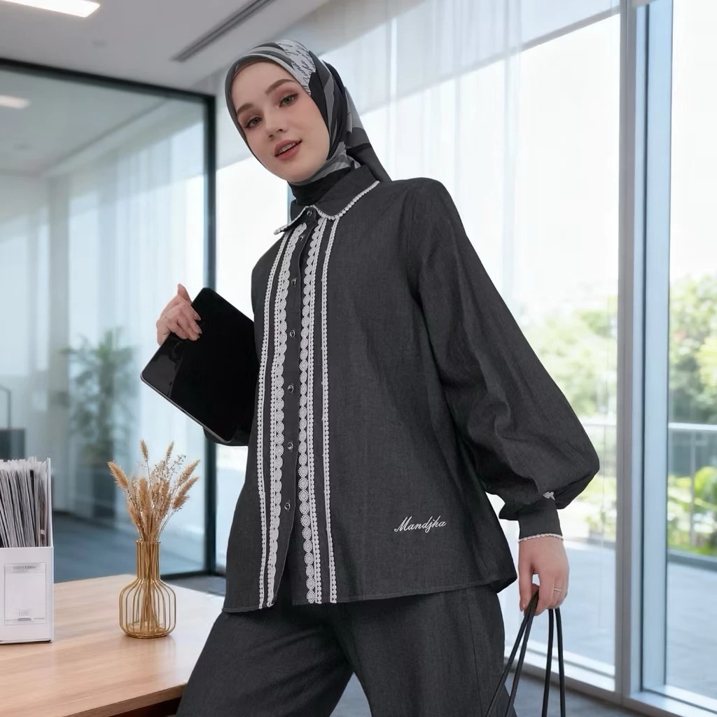 Blouse Muslim Mandjha Cecile Warna Hitam Lengan Panjang by Ivan Gunawan
