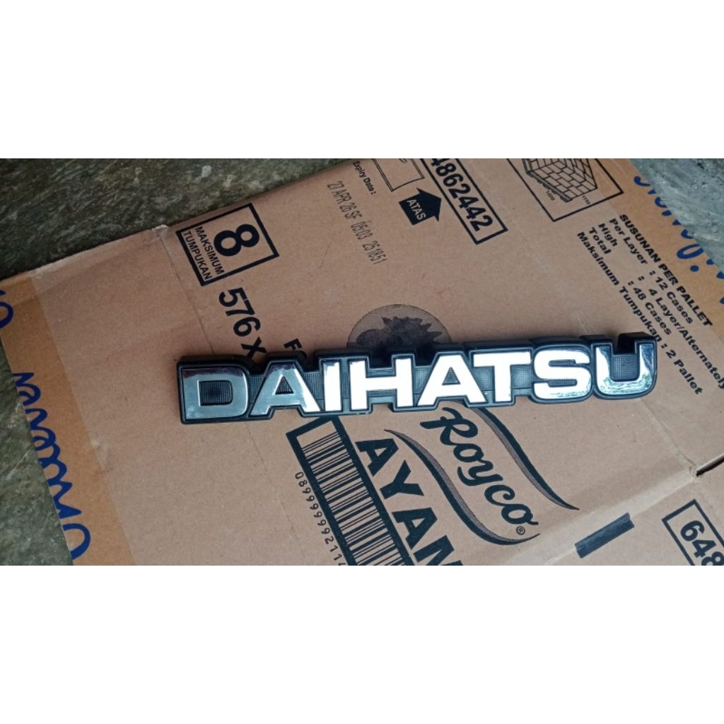 emblem grill depan logo Daihatsu Taft GT Feroza Rocky hiline ORI bekas