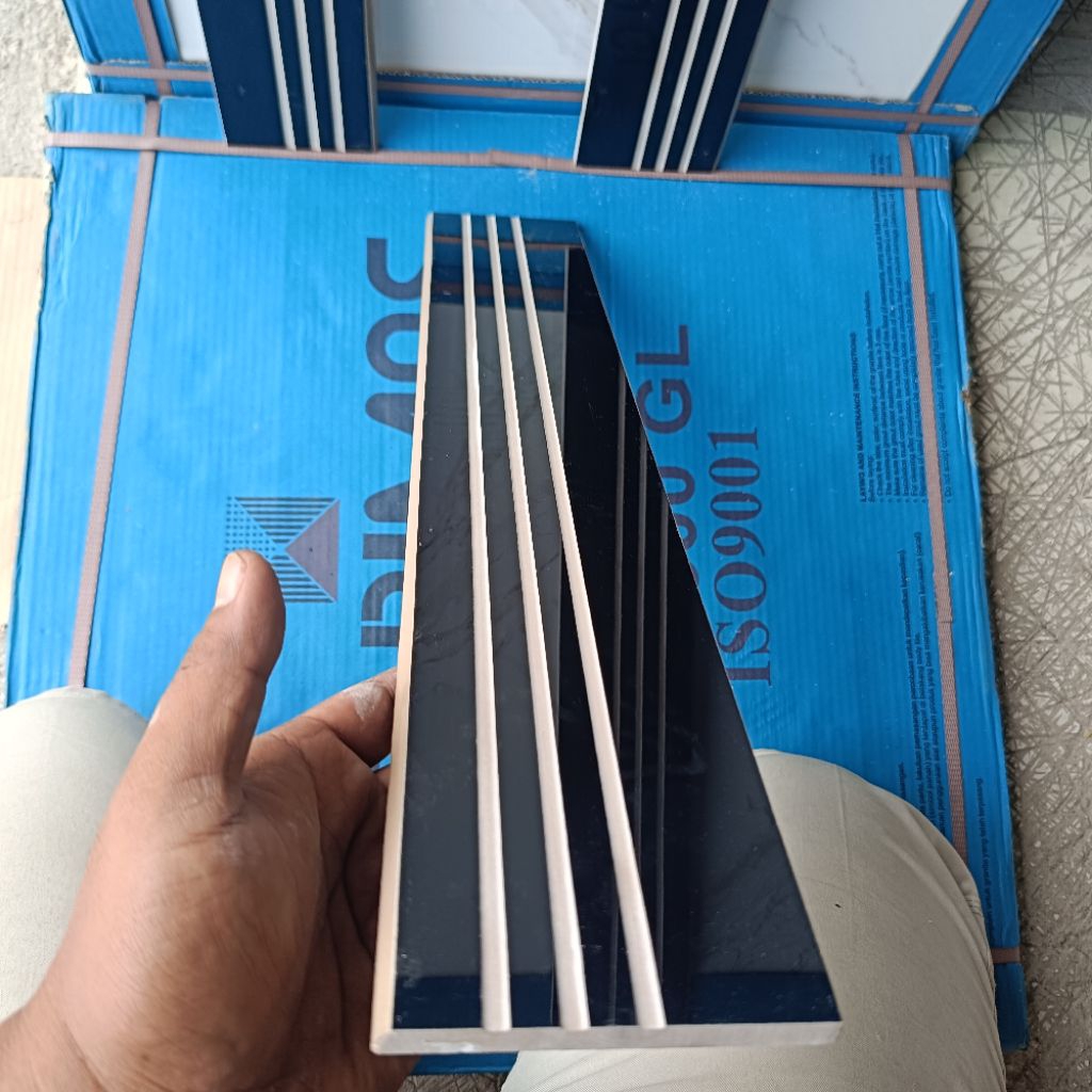 Plint granit 10x60 hitam stepnosing bevel