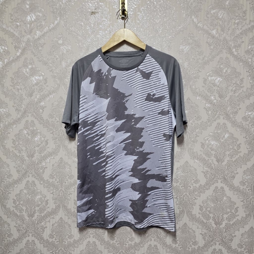 UMBRO PRO TRAINING JERSEY - BRAND NEW WITHOUT TAG - SIZE L - 73 x 55 cm - GREY