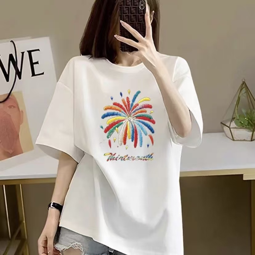 (COD)"Kaos T-shirt Wanita dengan Desain Artistik Api Api Burung Merpati Warna-warni dan Teks 'Thirte