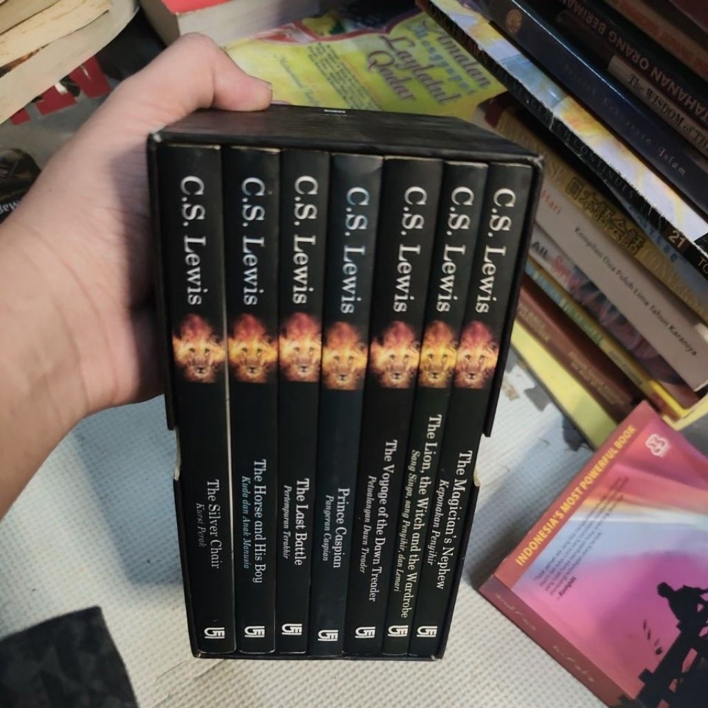 Novel Fantasi The Chronicles of Narnia 1-7 full set tamat original with box by C.S Lewis
