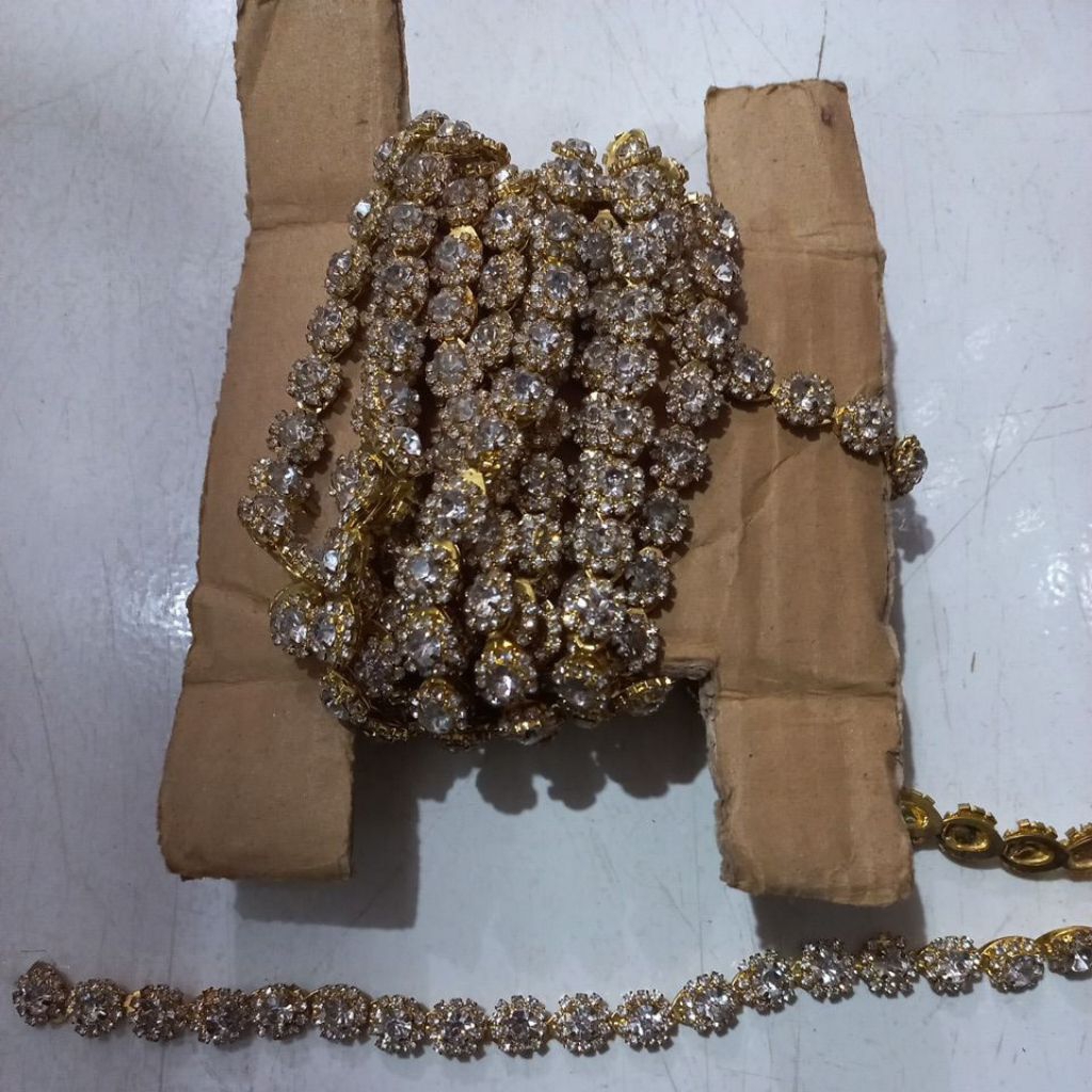 Payet rantai kristal bunga