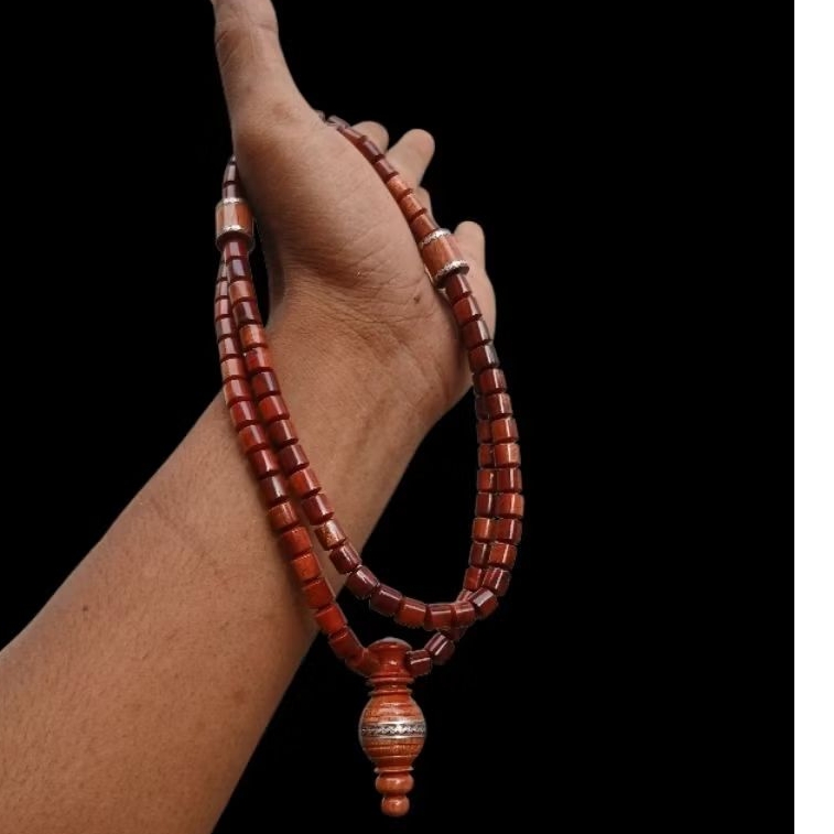 Kalung+liontin kayu sentigi laut original isi 99 full tabung size 7mm