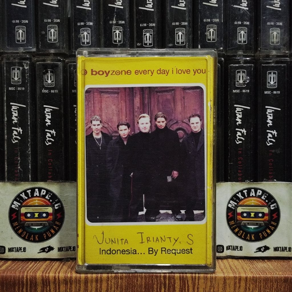 Kaset - Boyzone - Indonesia By Request - Kaset Pita - Radio Tape - Radio - Pemutar Kaset - Retro - C
