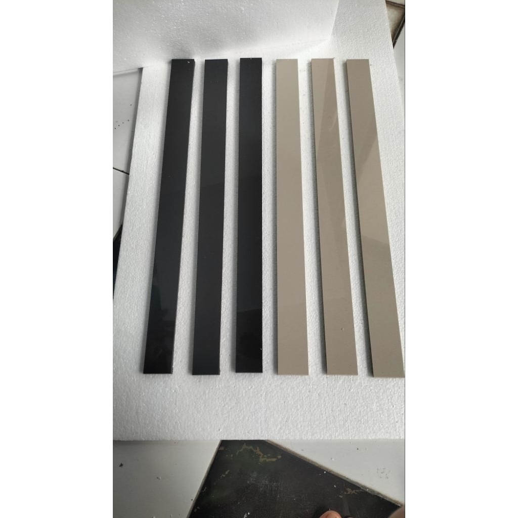 Lis/plin granit Hitam dan cream ukuran 4x60cm