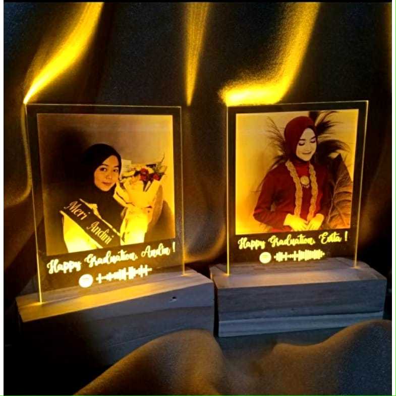 STAND KAYU/TATAKAN KAYU/WOODEN STANDING AKRILIK LAMPU LED