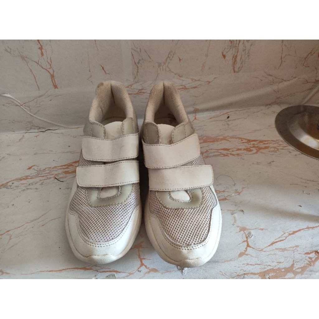sepatu rubi size 40 putih
