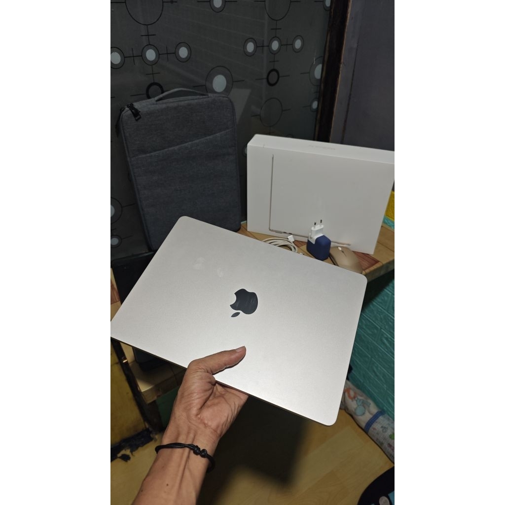 Macbook M2 Air 8/256 GB Second Like New