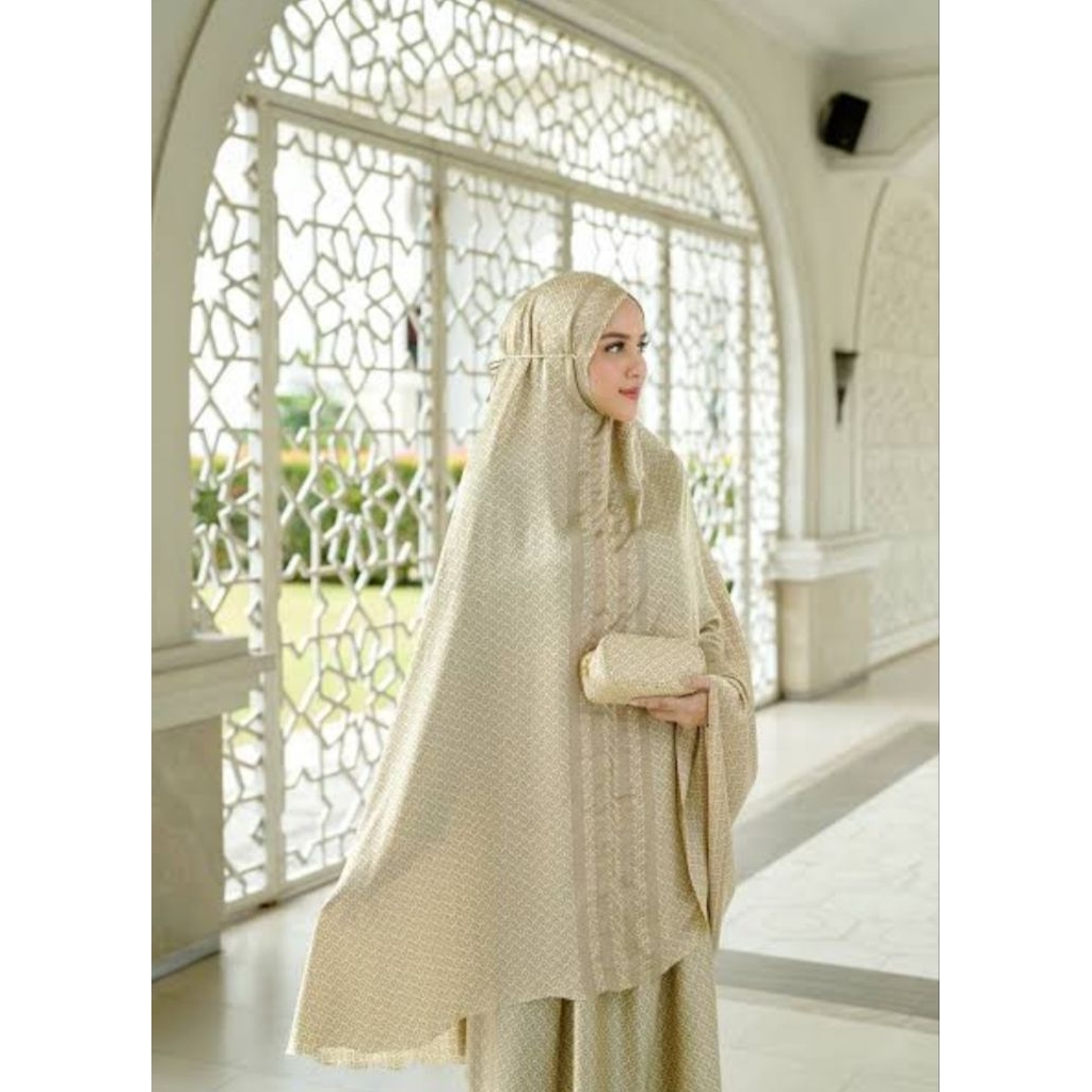 NEW Buttonscarves Tapis Prayer Robe Tan