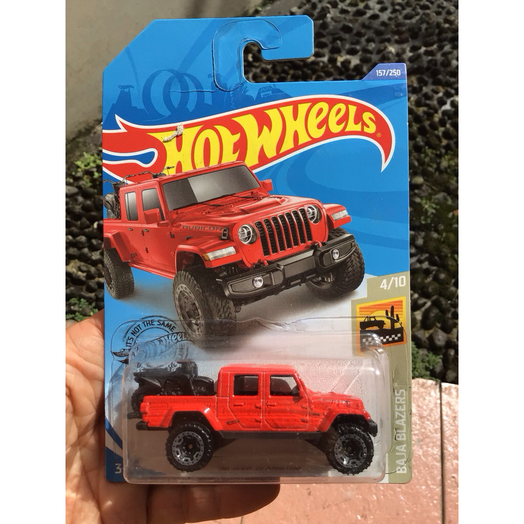 HOT WHEELS JEEP GLADIATOR MERAH