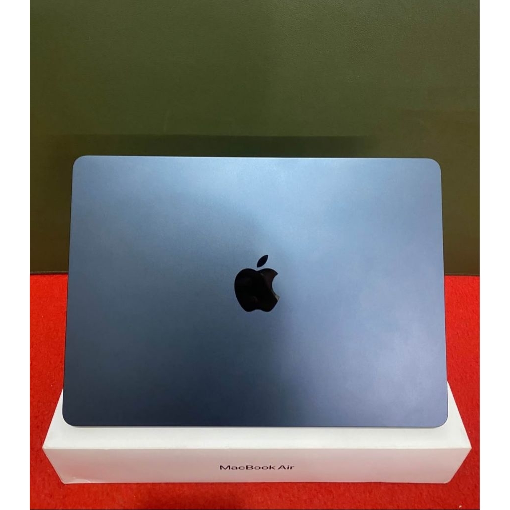 MacBook Air M2 16/256 Ibox Garansi ON