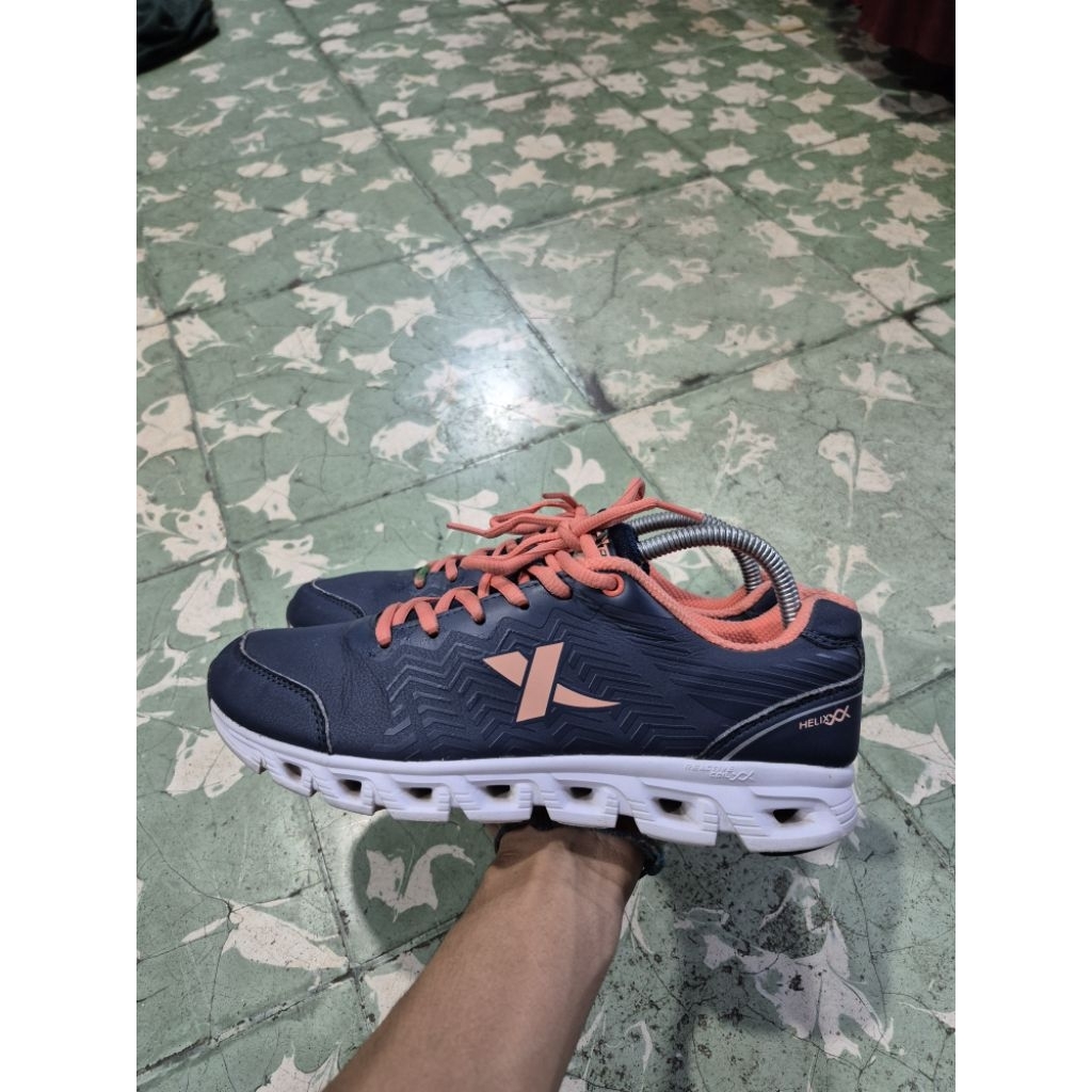 Sepatu Xtep Reactive Coil Pria(40)