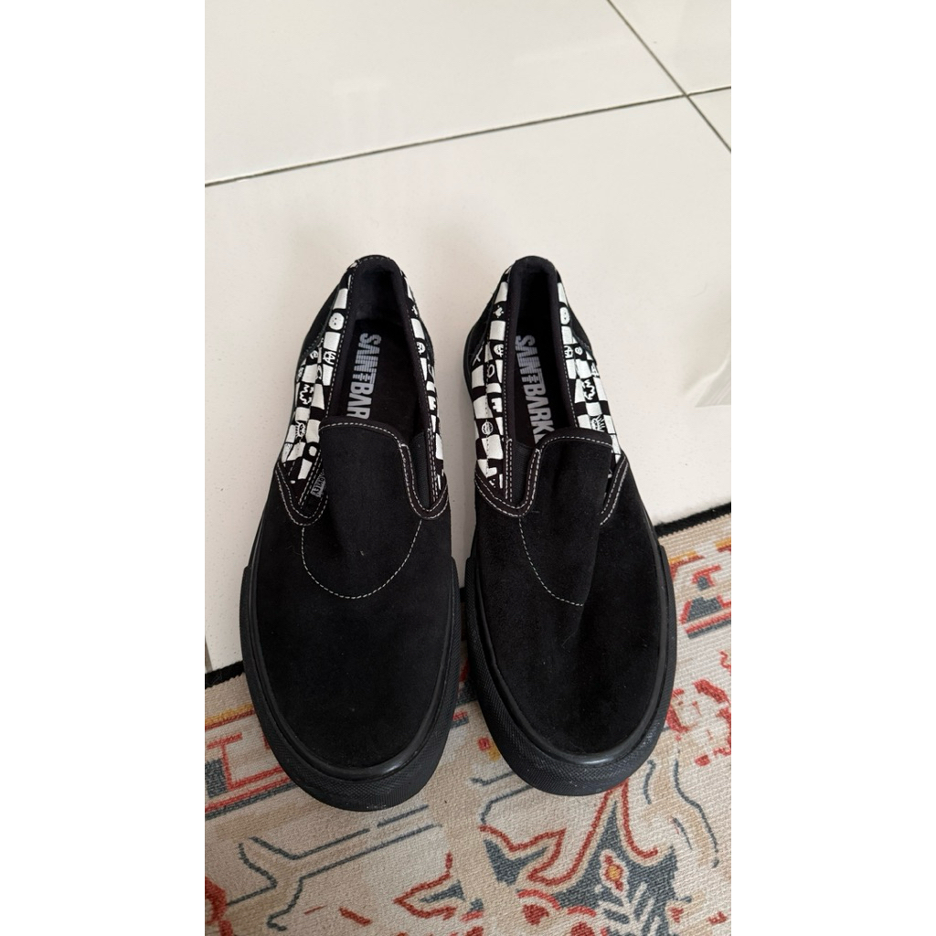 Preloved saint barkley