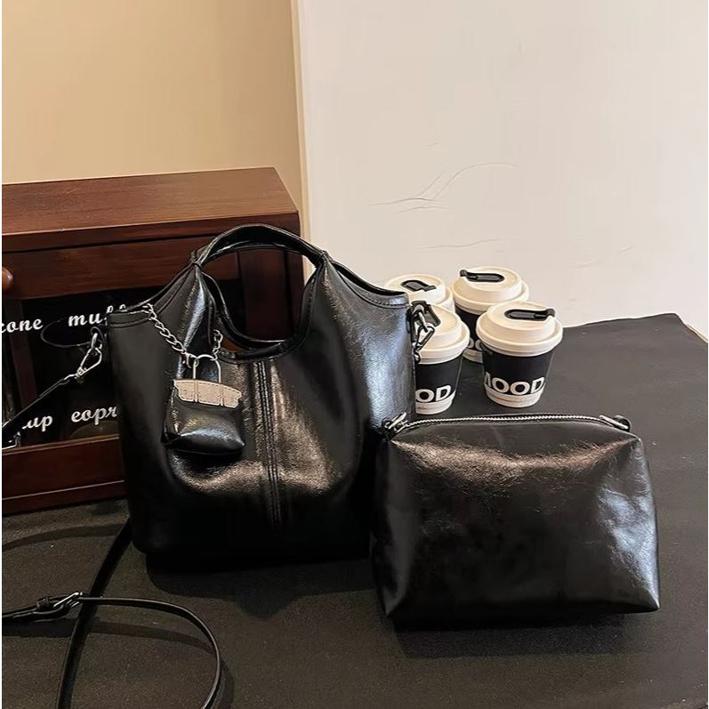 TAS SELEMPANG WANITA TERBARU -TAS FASHION WANITA MODEL IMPORT BAHAN KULIT TEBAL