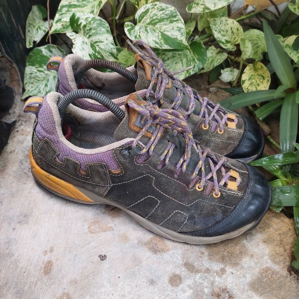 sepatu hiking second treksta size 41(26cm)