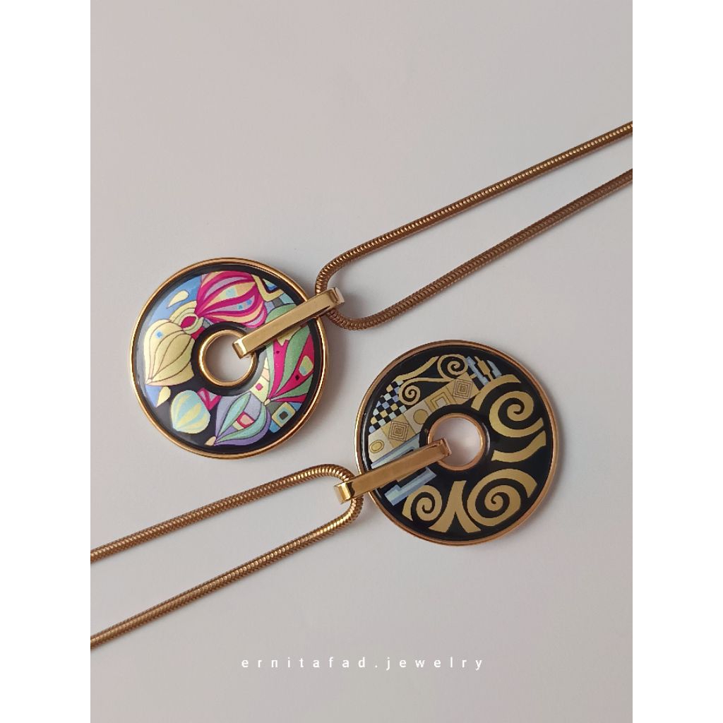 Kalung Enamel Mandala Pendant Necklace