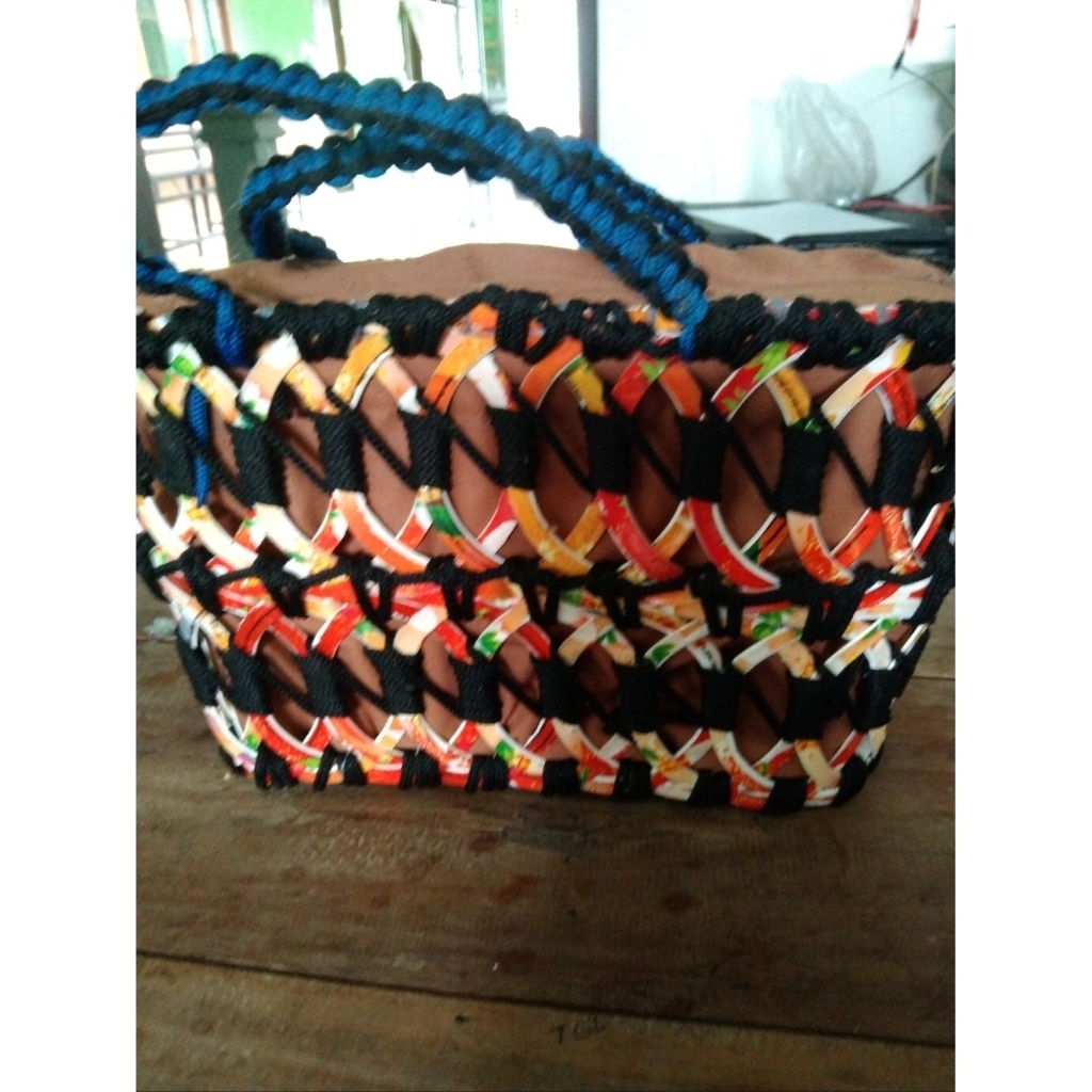 tas dari gelas teh rio