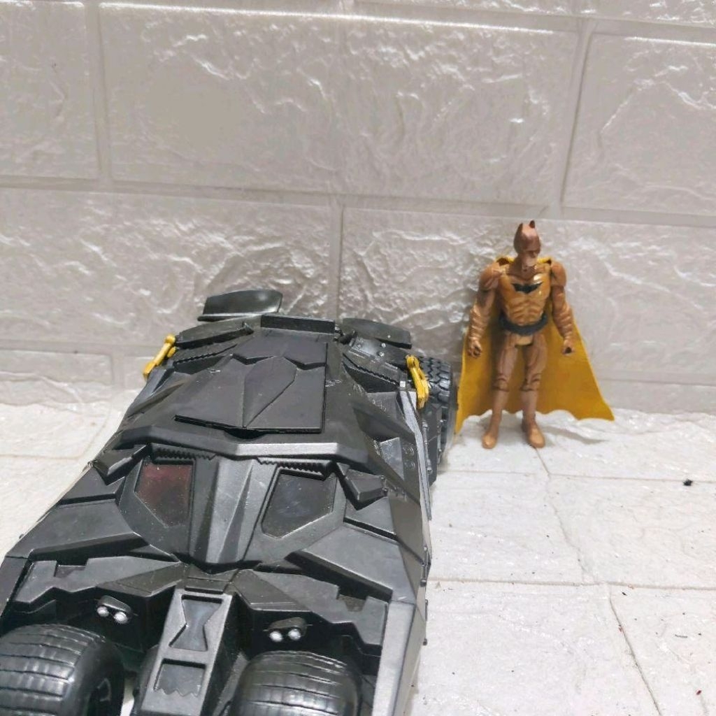 figure batman begin figure gold batman caped crusader diecast miniatur batmobile tumbler figure dark