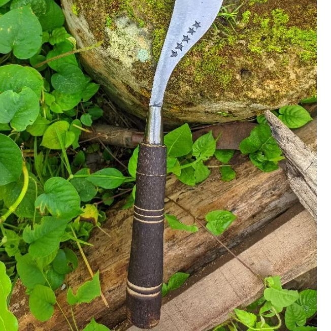 alat berkebun sabit rumput sepuhan sempurna