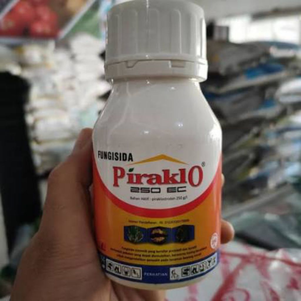 Fungisida Piraklo 250 ec 250 ML