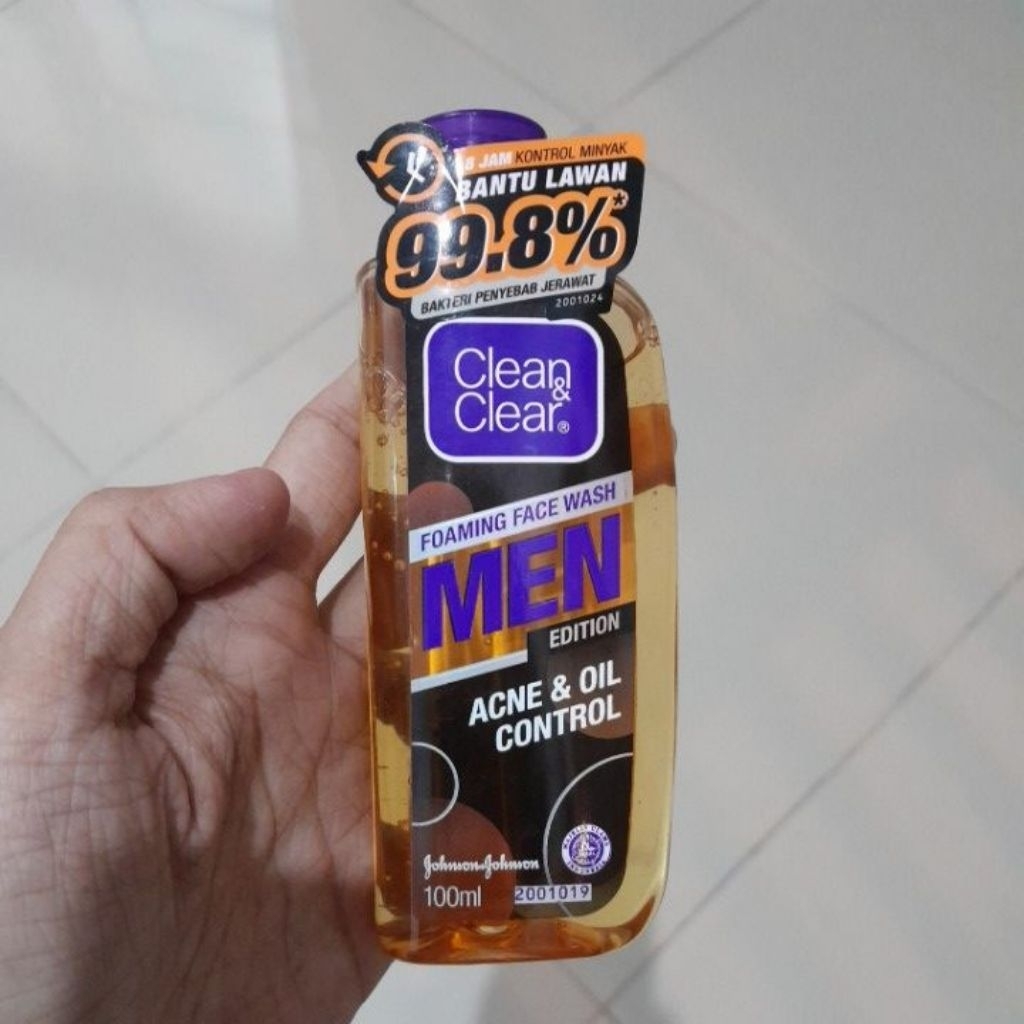 Clean &  Clear Men Foaming face wash Acne &  Oil control sabun cuci muka pria 100ml