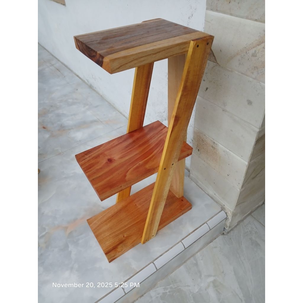 Tenpat Pot Bunga Kayu Jati