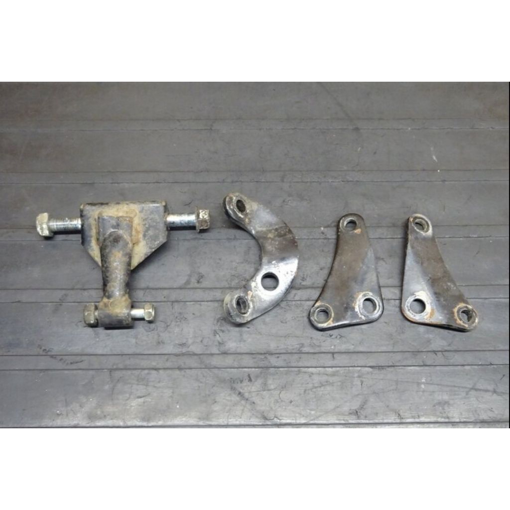 dudukan / brecket mesin set yamaha sr400/sr500 origina utuh