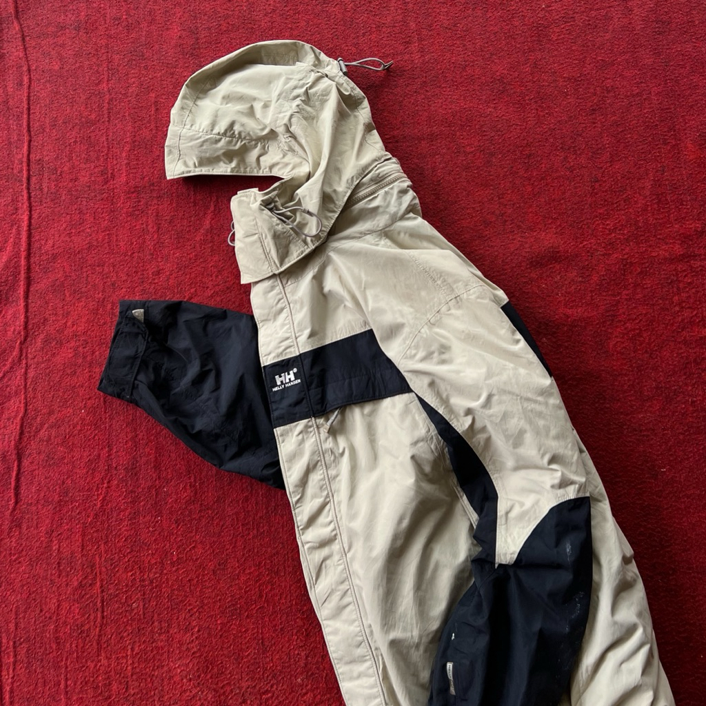 jaket Helly hansen gorpcore