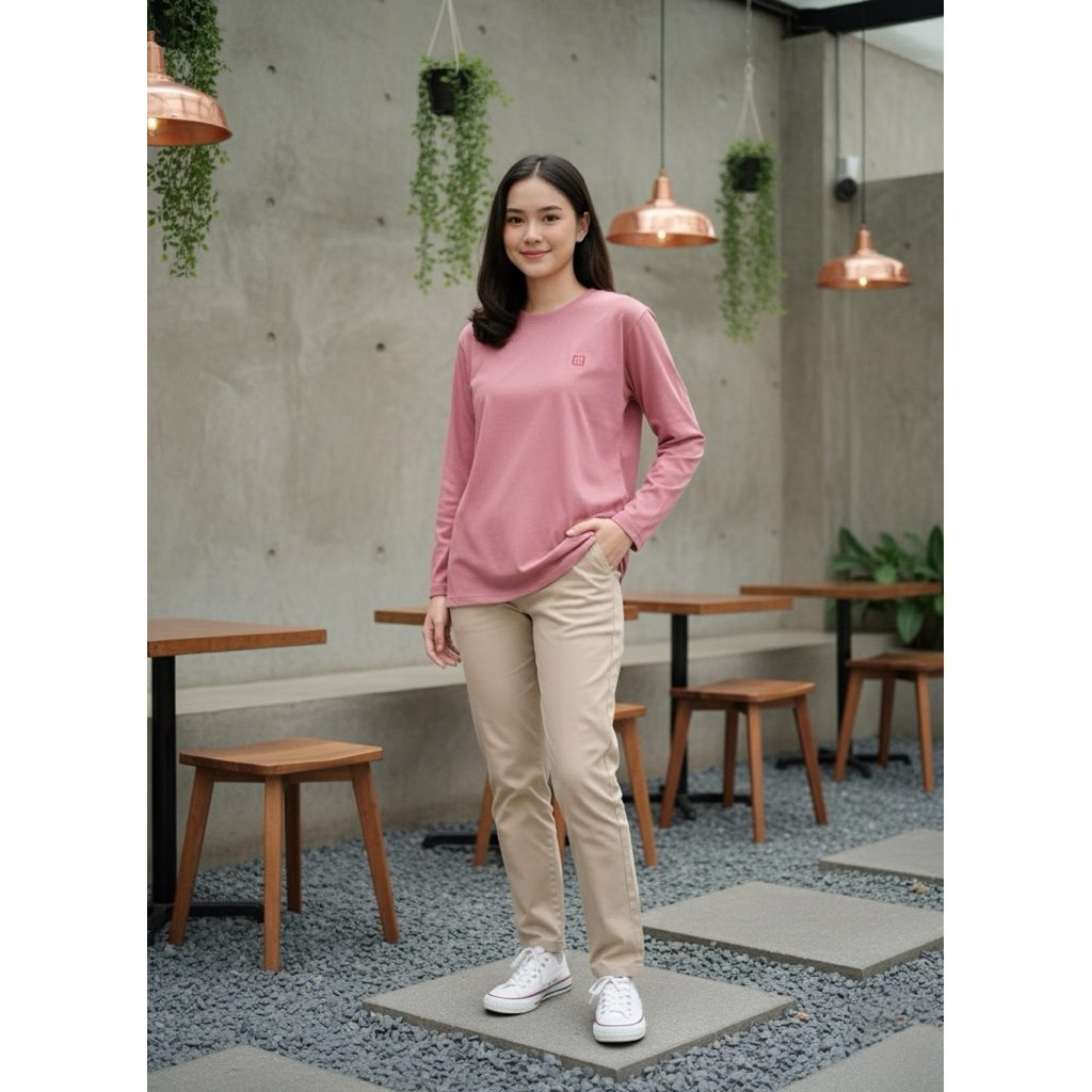 Kaos Lengan Panjang Cewek Uniqlo Logo Bordir