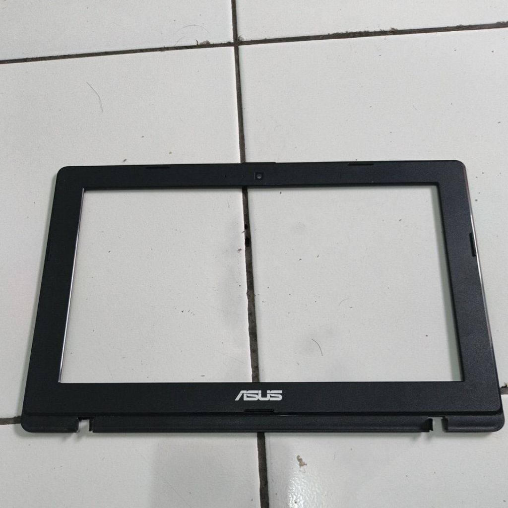 Asus X 200M Casing Kesing Frame keyboard