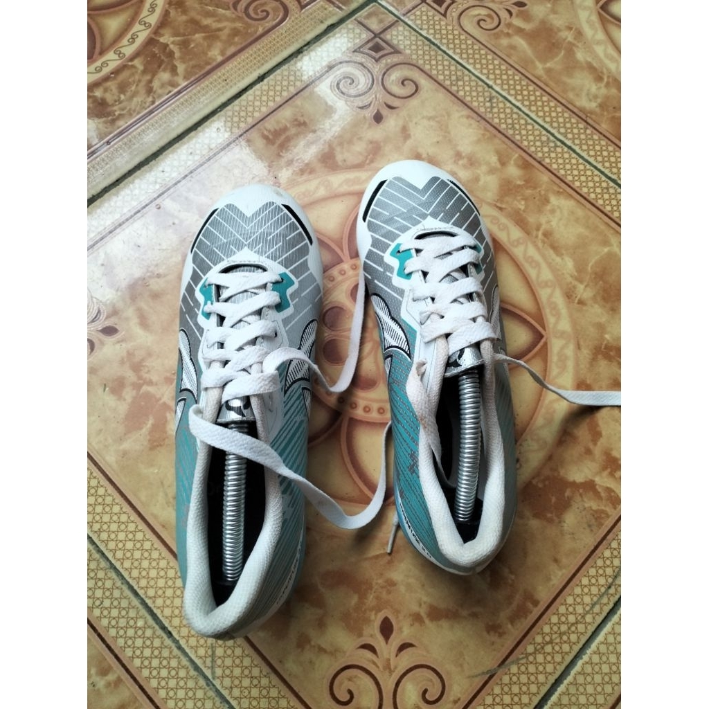 Sepatu bola Ortuseight ORI